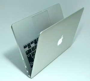 13インチMacBook Pro Retinaディスプレイモデル Appleロゴ入りカット