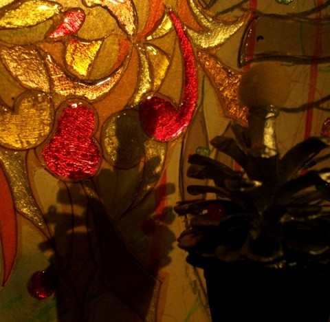 ゼリーのカップと まつぼっくり