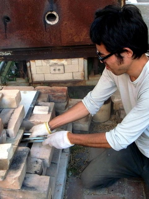 「touch the earth」　阿曽藍人