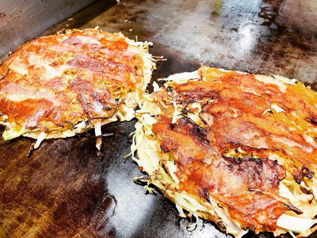 いつもと違う焼き方のお好み焼きとモダン焼き。だいぶ仕上がってきました️もう少し詰めます#加古川#東加古川駅#加古川グルメ#お好み焼き#鉄板バル#origami #ORIGAMI#日本酒#スパークリング#ワイン#アサヒスーパードライ#生ビール#ランチ#加古川ランチ#日替わり#肉#ハラミ#ホルモン#テイクアウト#食事会#お弁当#お好み焼きすきな人と繋がりたい  #兵庫#ごーとぅーいーと #paypay #守成クラブ#加古川商工会議所 - Instagram投稿